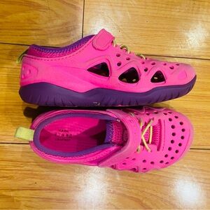 Pink crocs girls lace up style